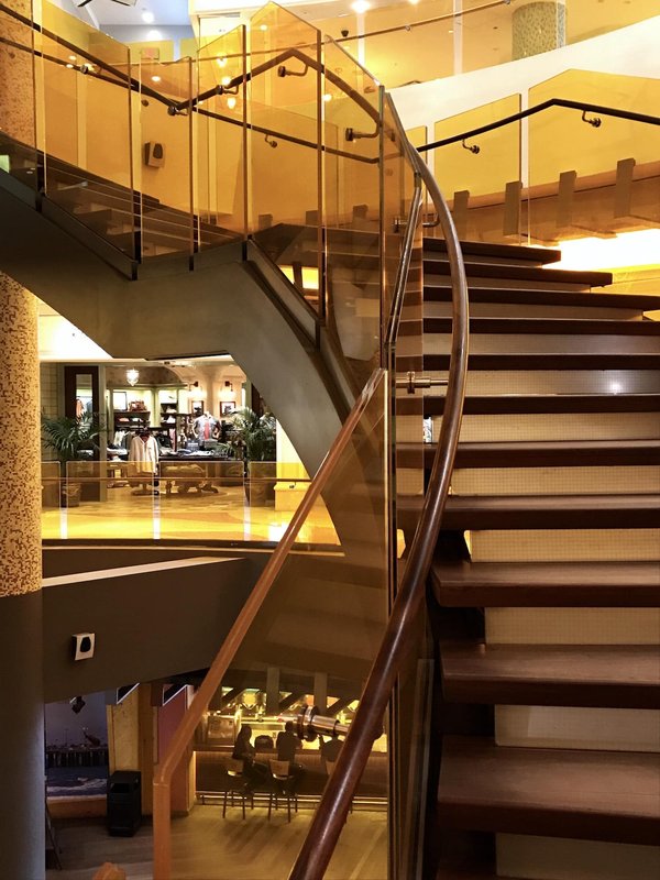 Guide d'achat : Choix éclairé pour un garde-corps en verre durable