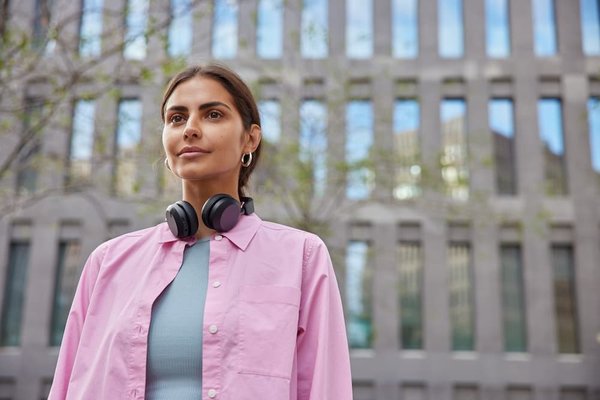 Comment la musique en ligne révolutionne la façon dont nous apprenons" ou "Les avantages surprenants de l'apprentissage de la musique grâce à des plateformes virtuelles